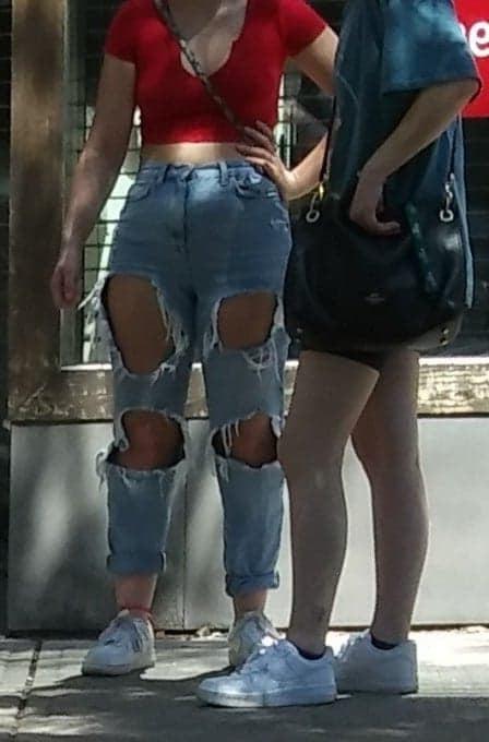 25P Candid legs and feet....