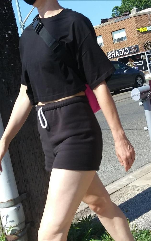 25P Candid legs and feet....