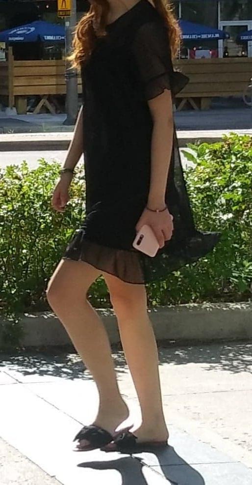25P Candid legs and feet....