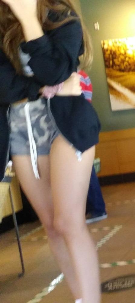 25P Candid legs and feet....