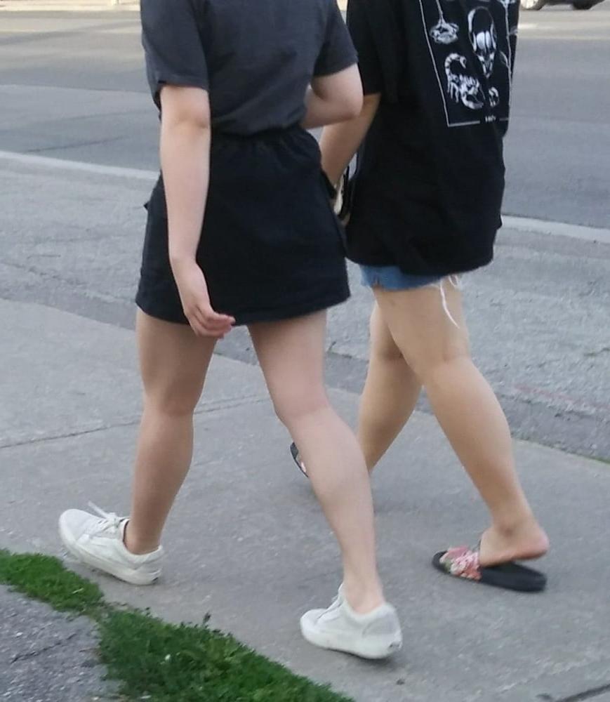 25P Candid legs and feet....