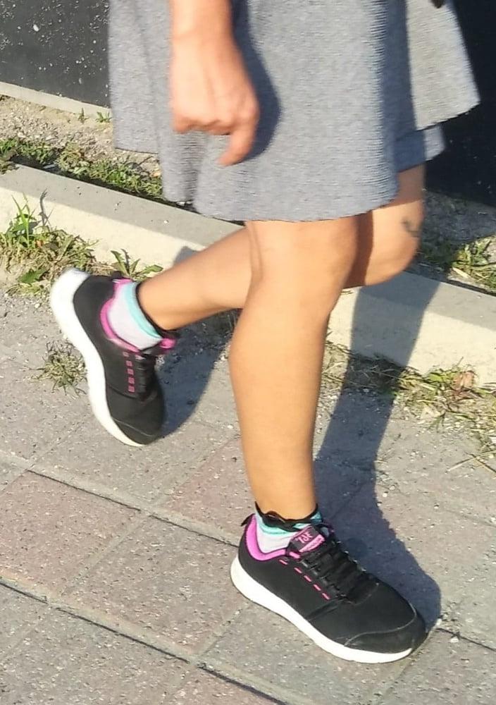 25P Candid legs and feet....