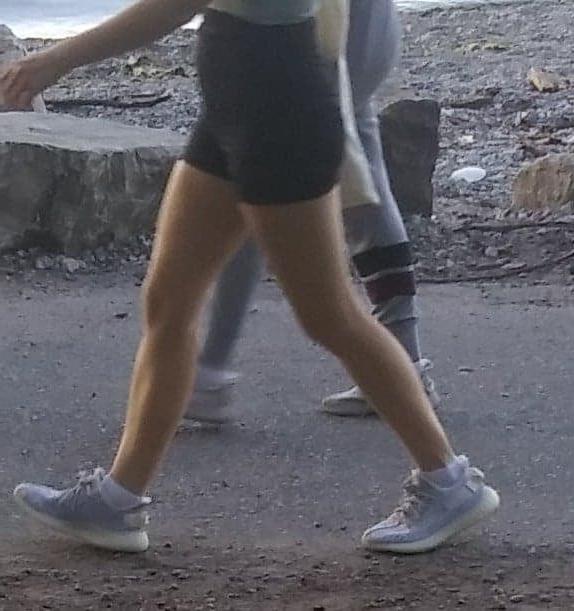 25P Candid legs and feet....