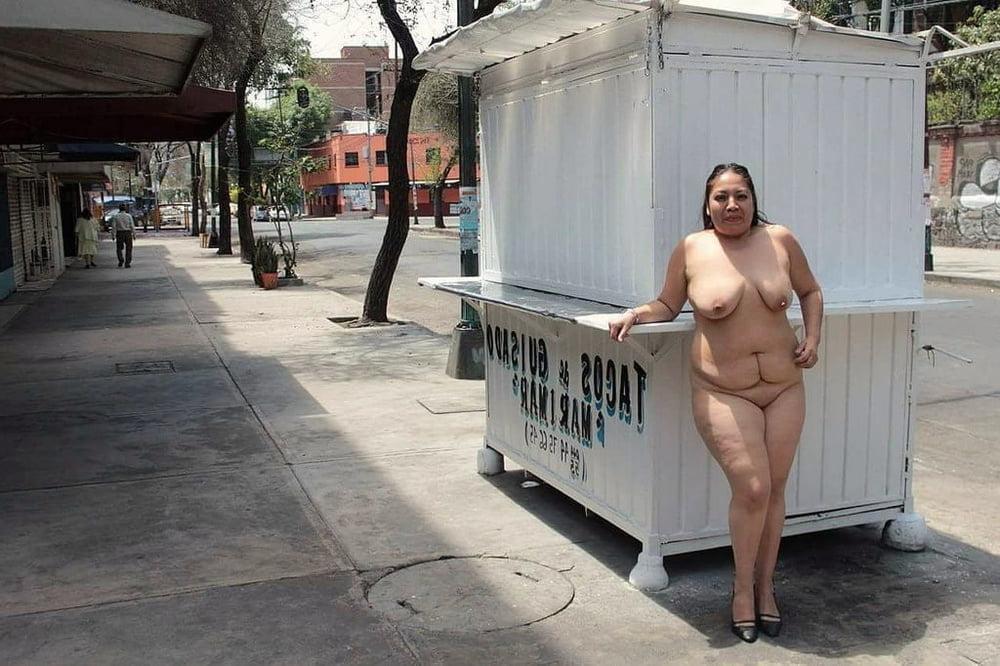 25P Hotwives flashing  1