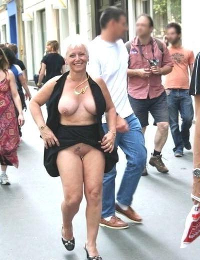 25P Hotwives flashing  1