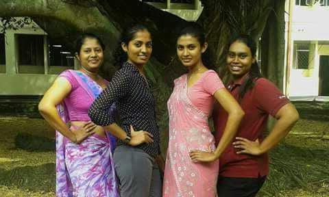 25P sl local girls hot saree and boobs