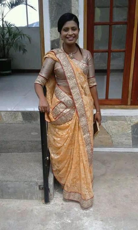 25P sl local girls hot saree and boobs