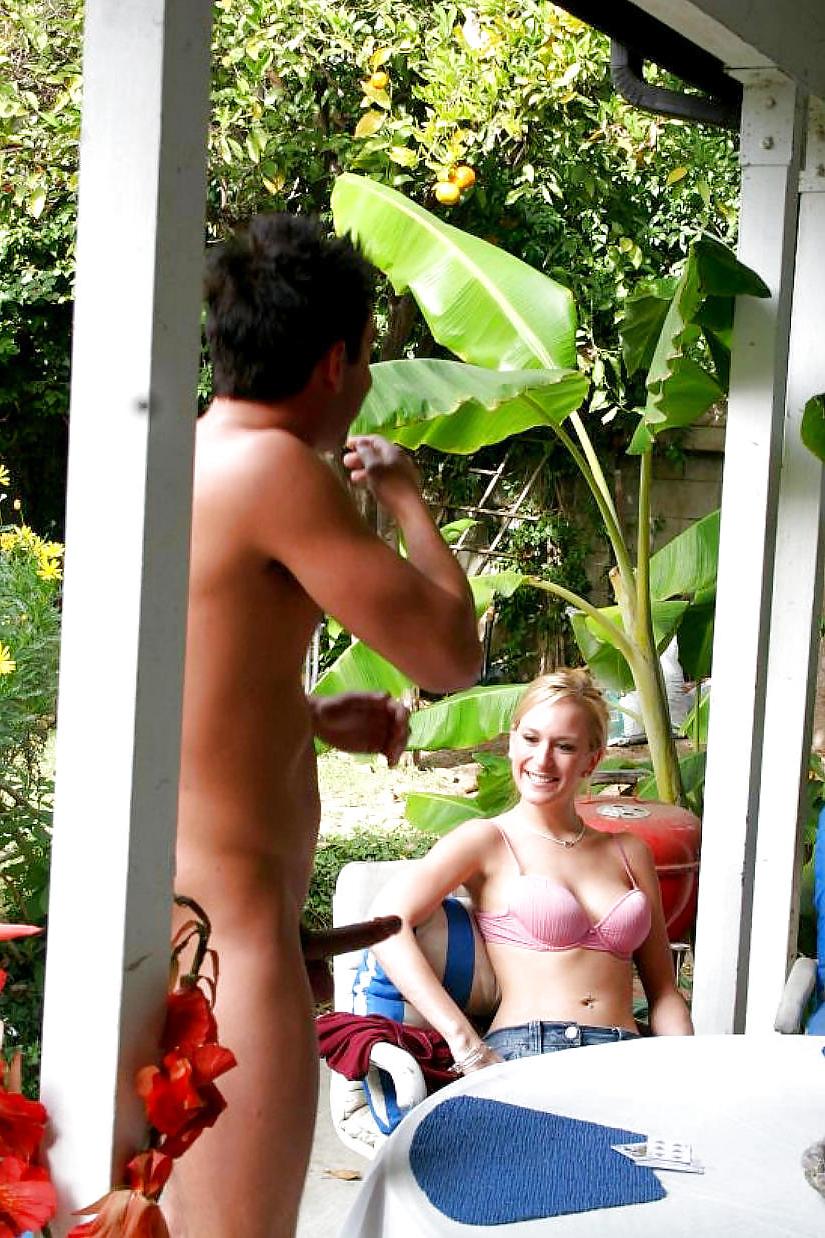 25P Topless Nude Beach 3