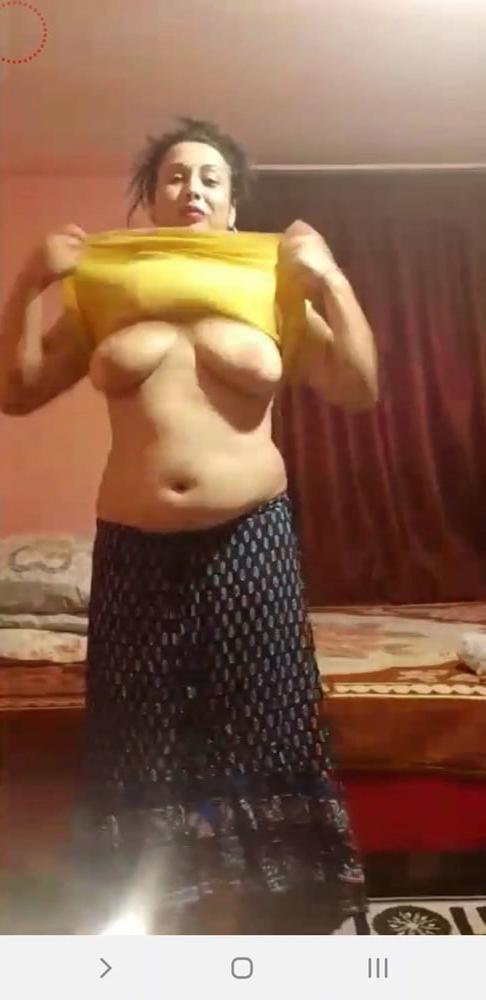 25P Flash boobs and panties live facebook romanian