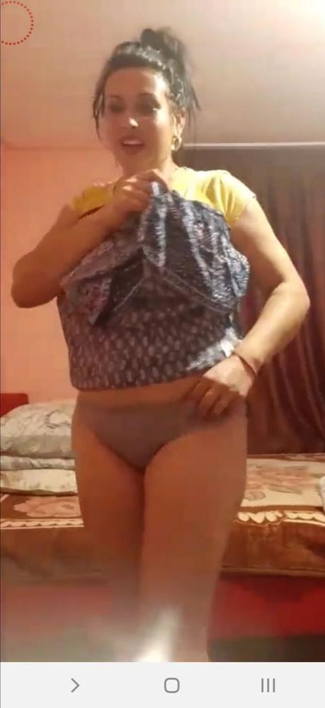 25P Flash boobs and panties live facebook romanian