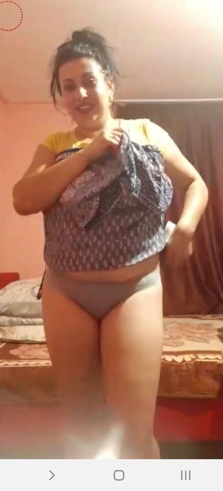 25P Flash boobs and panties live facebook romanian