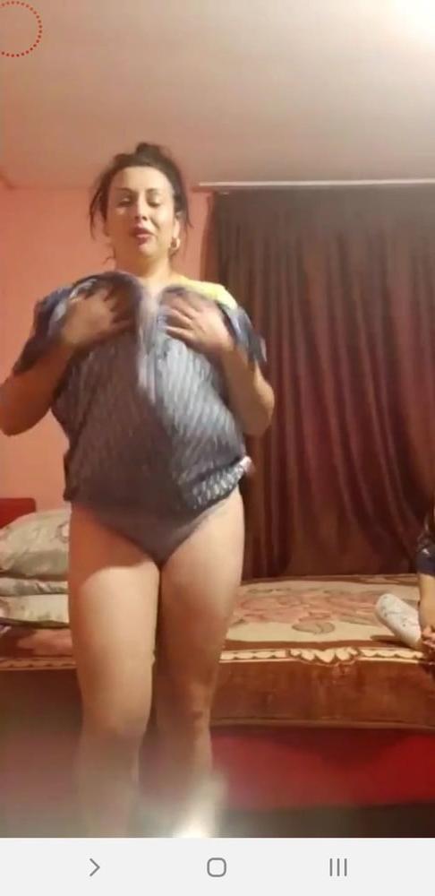 25P Flash boobs and panties live facebook romanian