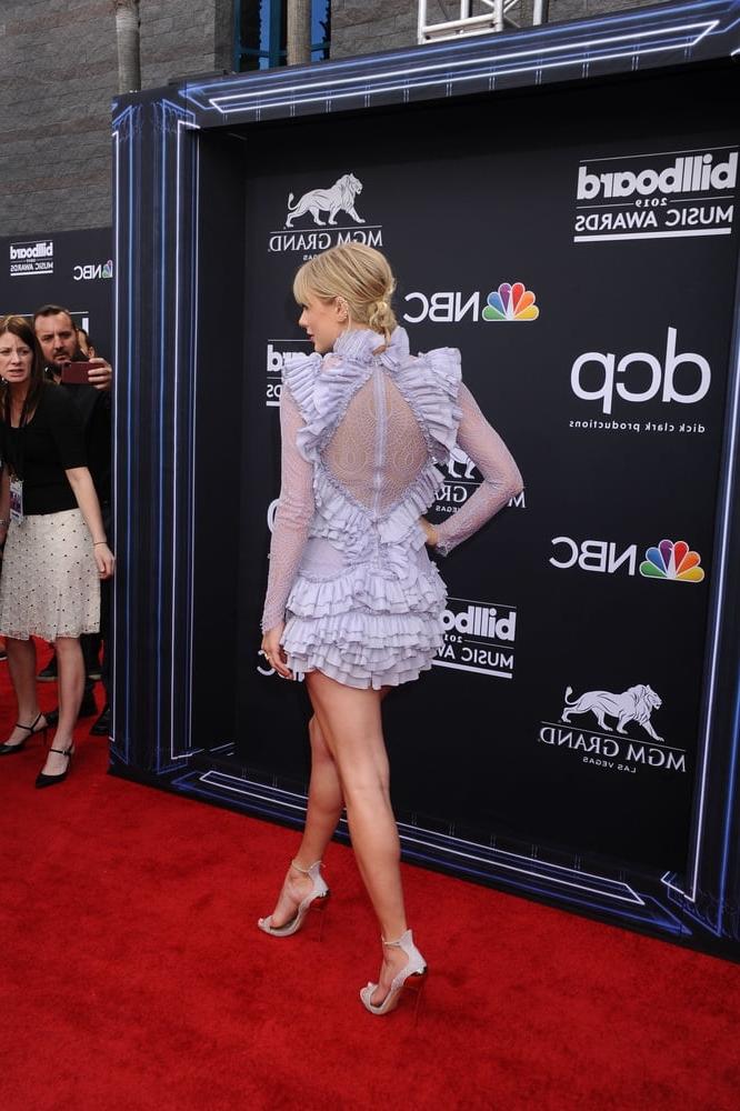 25P Taylor Swift's Long Legs Are Insured For $40 Million