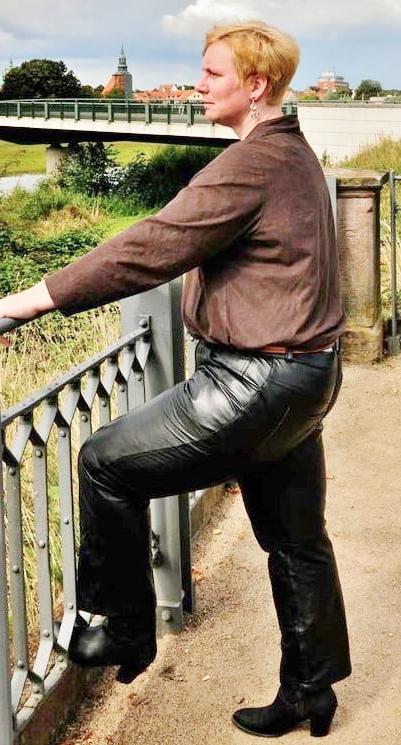 12P Leather Woman BBW