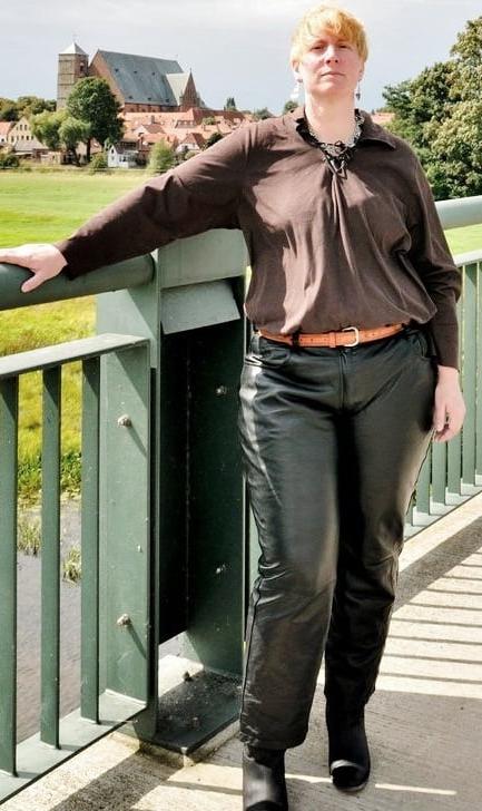 12P Leather Woman BBW