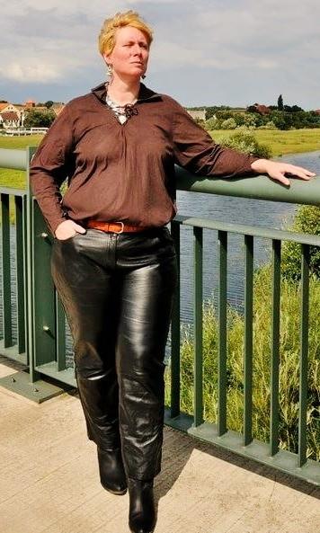 12P Leather Woman BBW