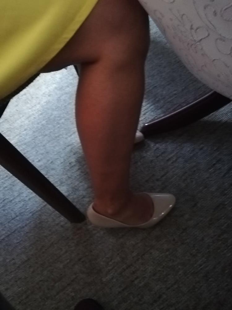 25P Candid legs my aunt