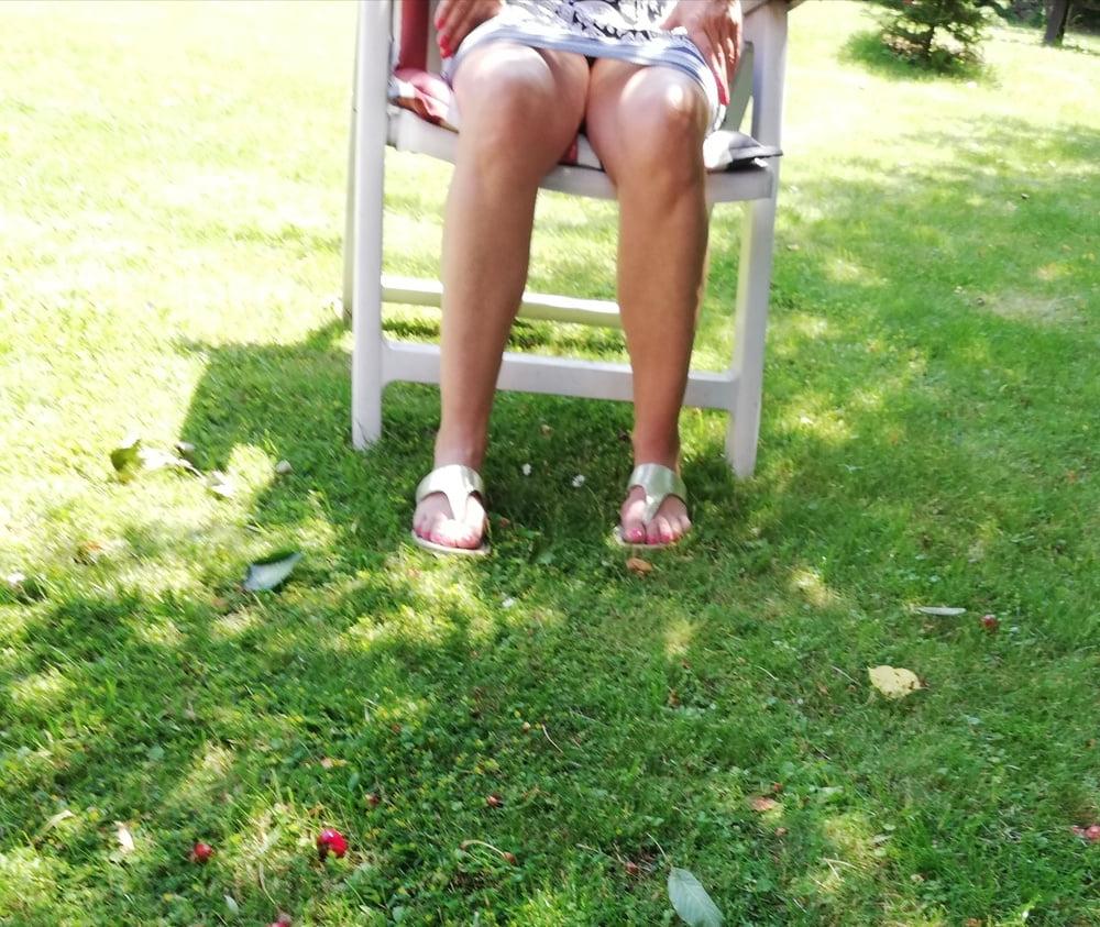 25P Candid legs my aunt
