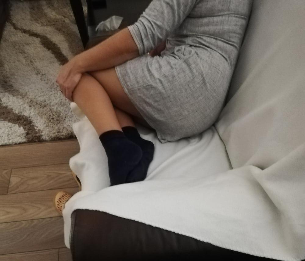 25P Candid legs my aunt