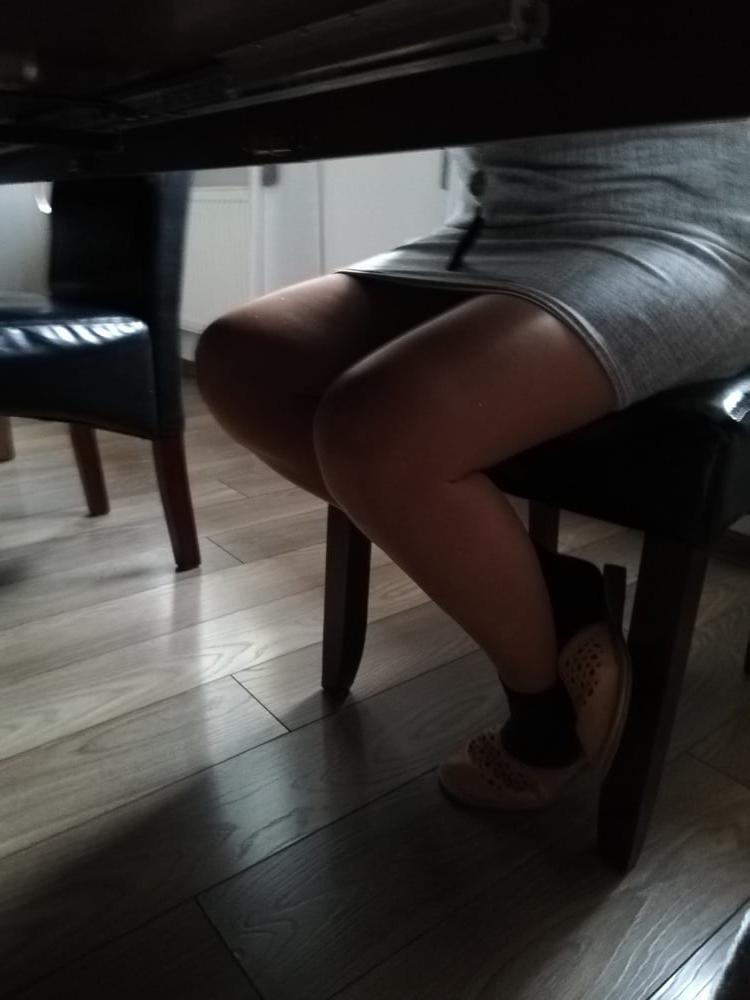 25P Candid legs my aunt