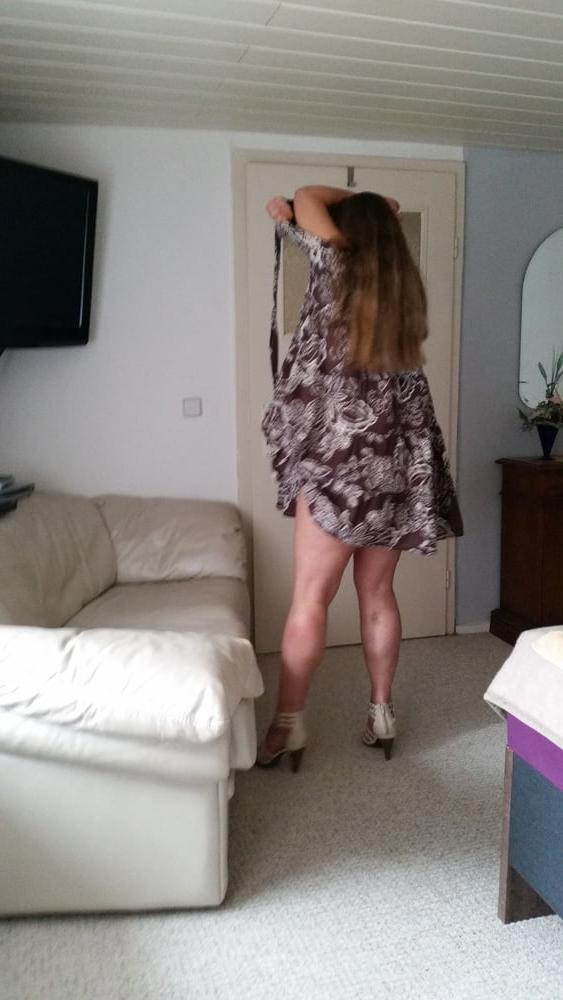 9P Amateur Mature Striptease
