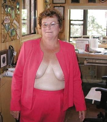 25P HEY! GRANDMA ARE YOU DECENT ???