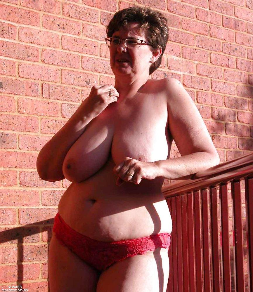 25P HEY! GRANDMA ARE YOU DECENT ???