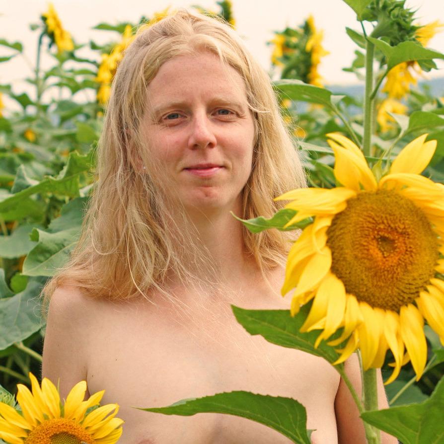25P German flashing blonde