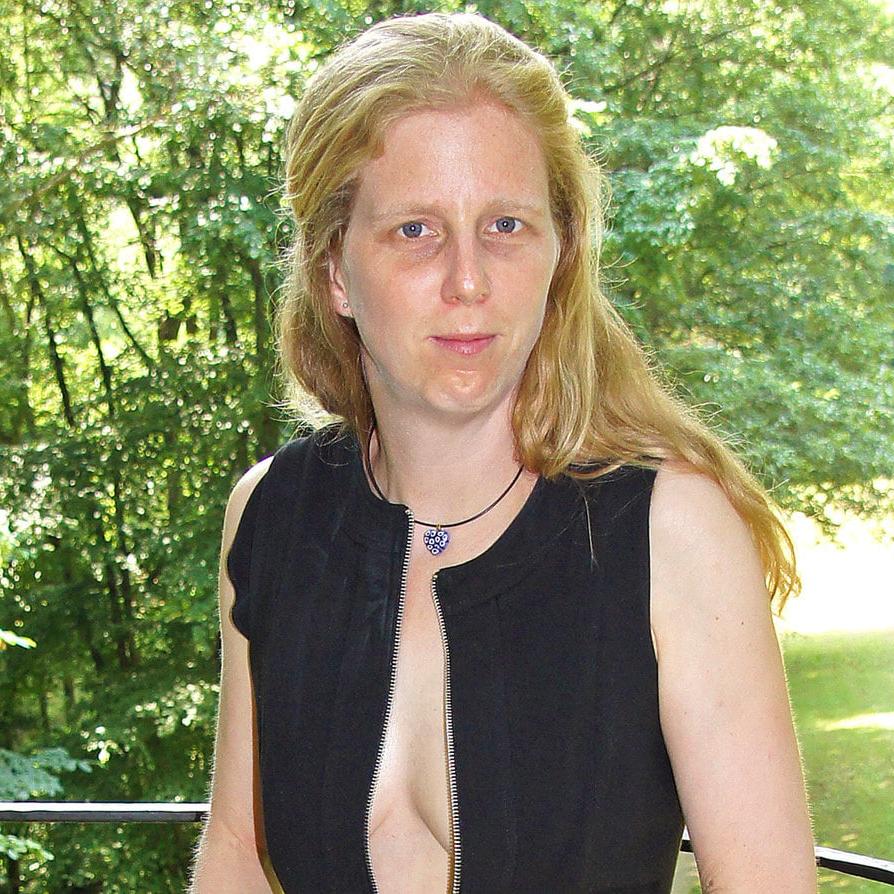 25P German flashing blonde
