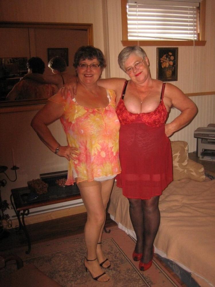 20P Grannies in Girdles Posing