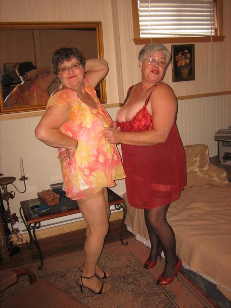 20P Grannies in Girdles Posing