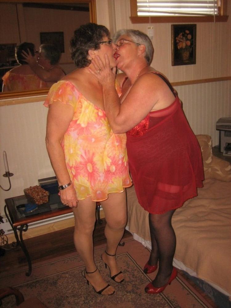20P Grannies in Girdles Posing