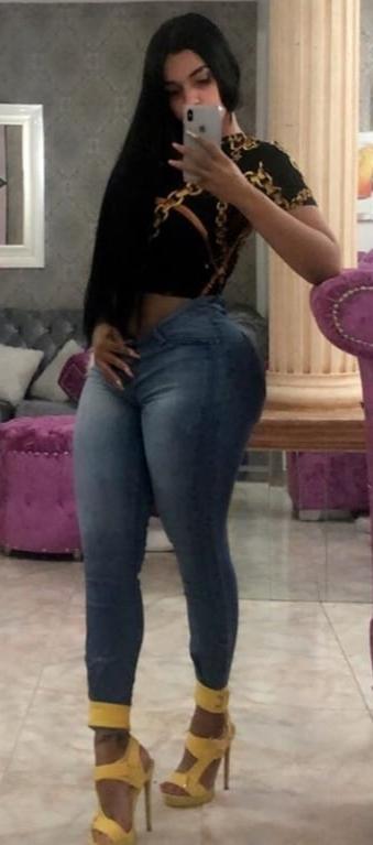 25P Yinett young milf caderona y culona (revienta huevos)