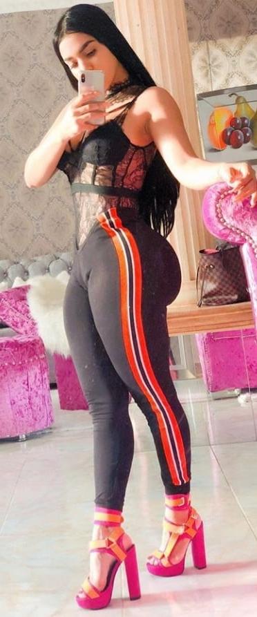 25P Yinett young milf caderona y culona (revienta huevos)