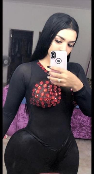 25P Yinett young milf caderona y culona (revienta huevos)