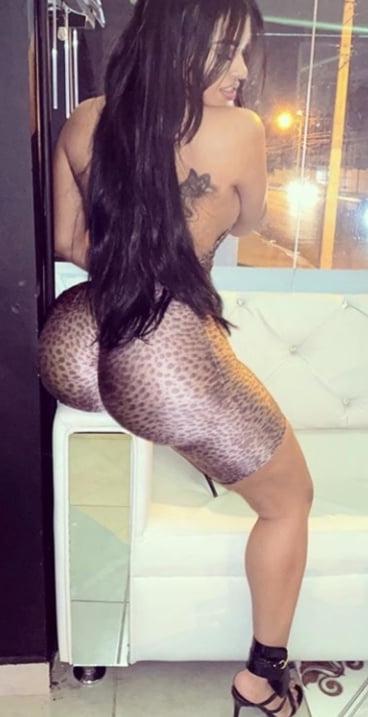 25P Yinett young milf caderona y culona (revienta huevos)
