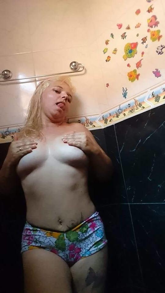 10P Angel Rose wet tshirt see through session