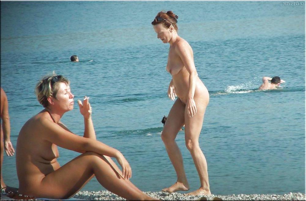 25P Older Beach Nudists