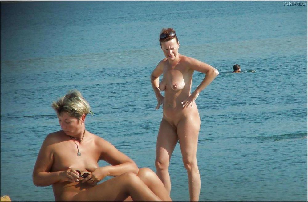25P Older Beach Nudists