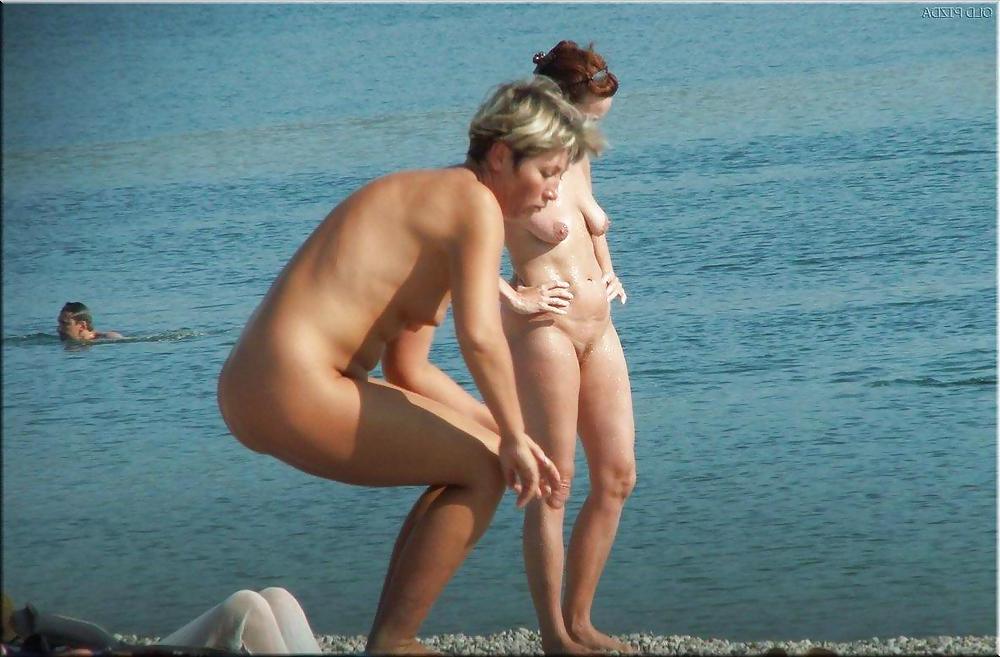 25P Older Beach Nudists