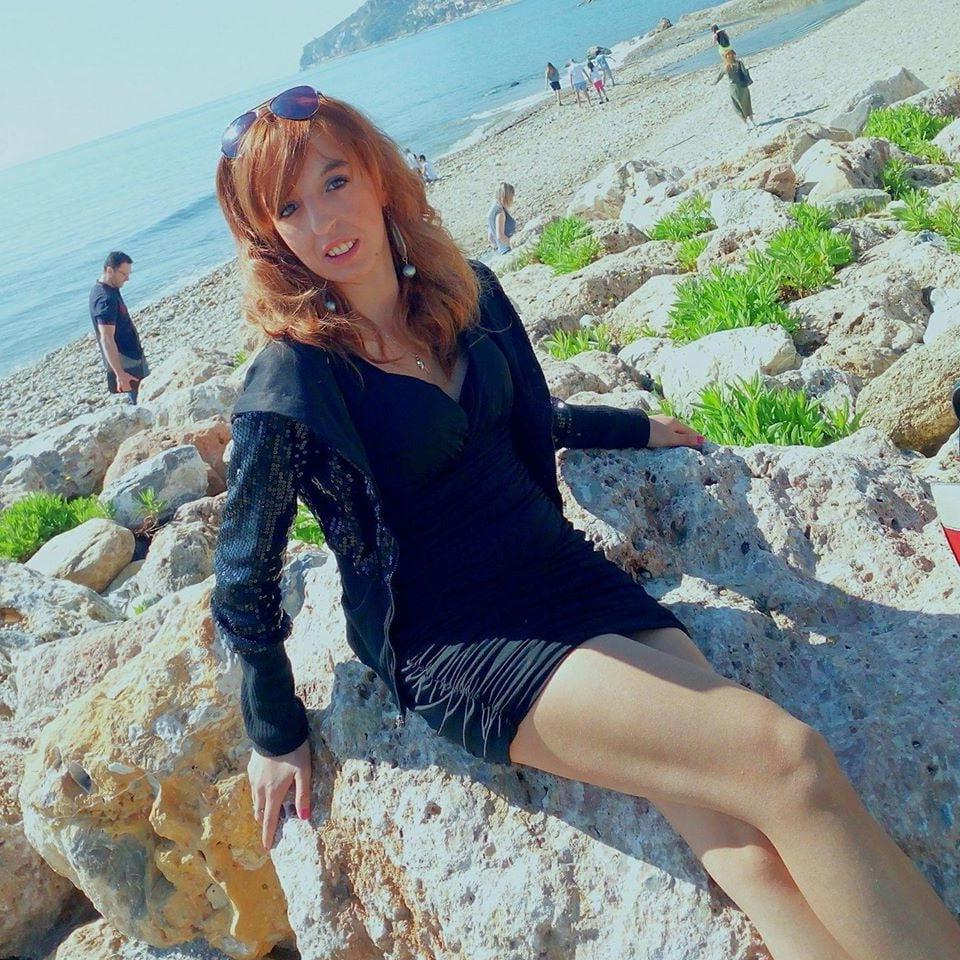 25P Sexy legs MILFs
