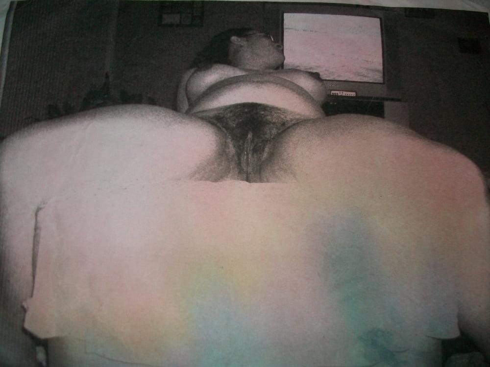 24P stretch hairy pussy girl