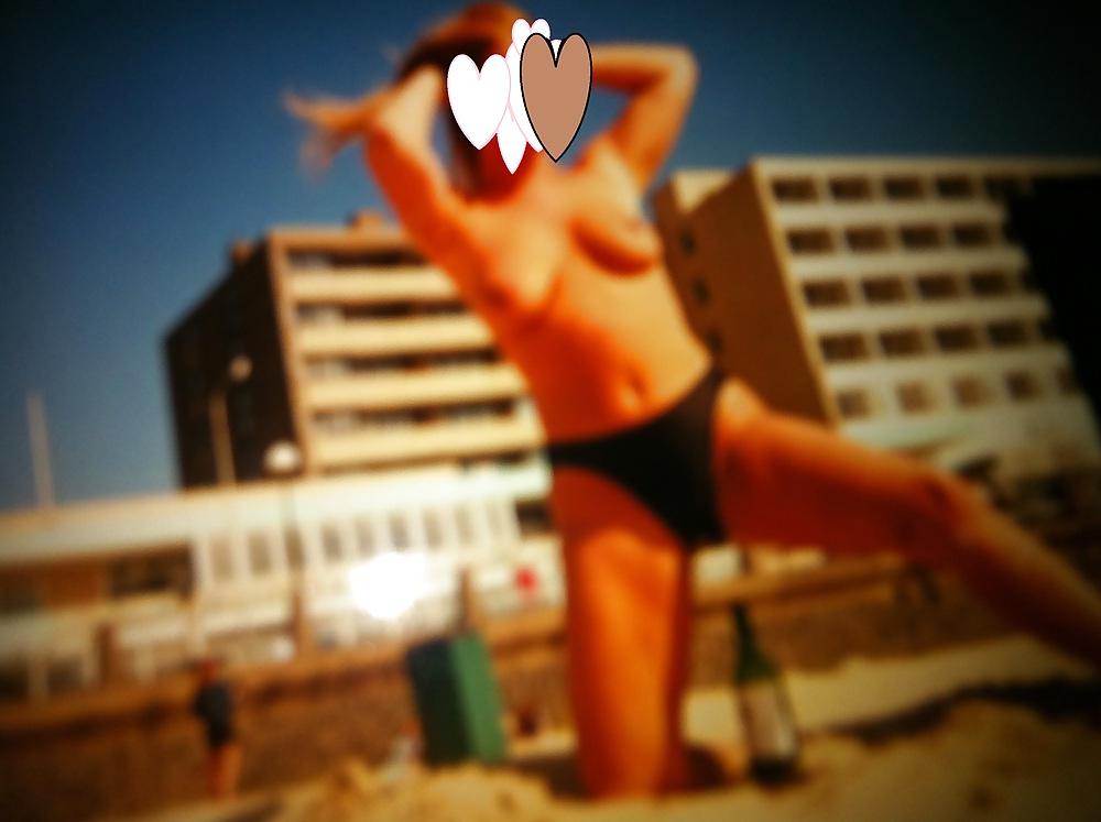 25P Horny exhib gf on beach