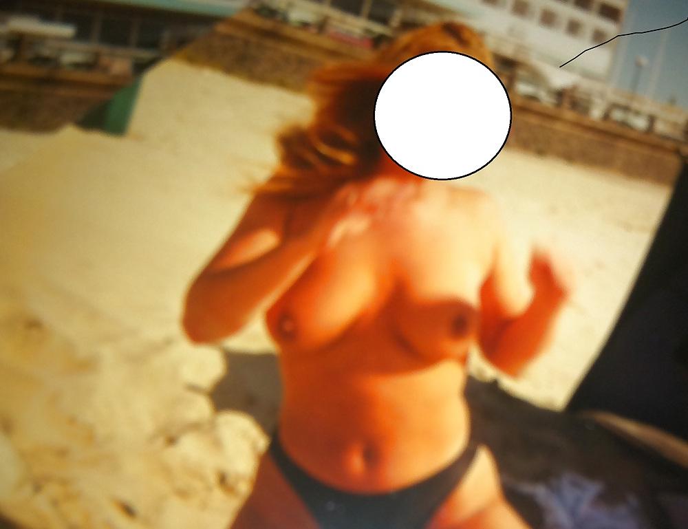 25P Horny exhib gf on beach