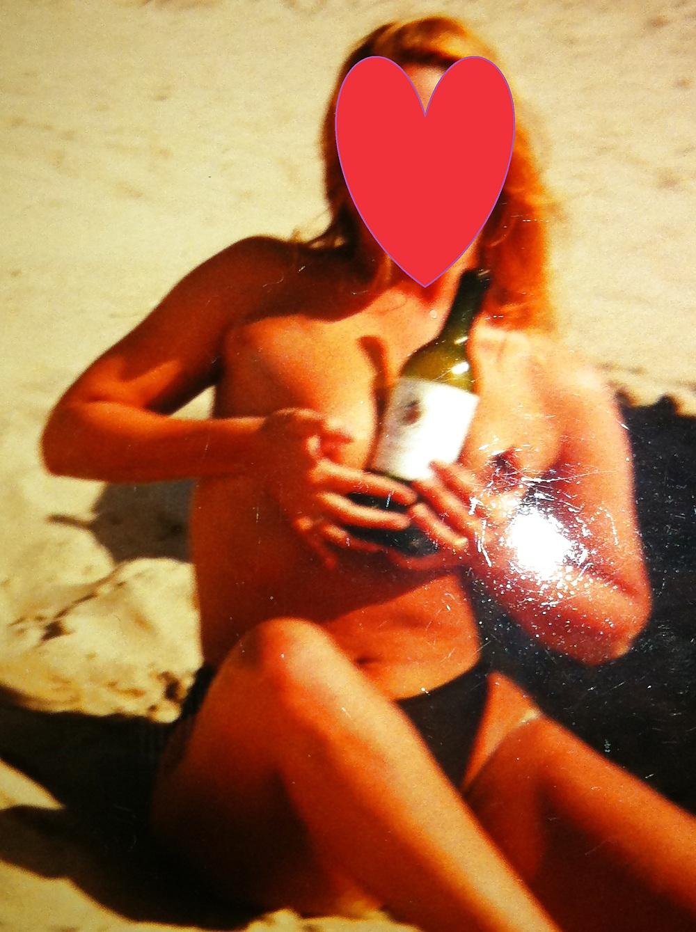 25P Horny exhib gf on beach