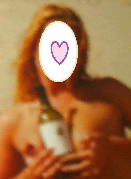 25P Horny exhib gf on beach