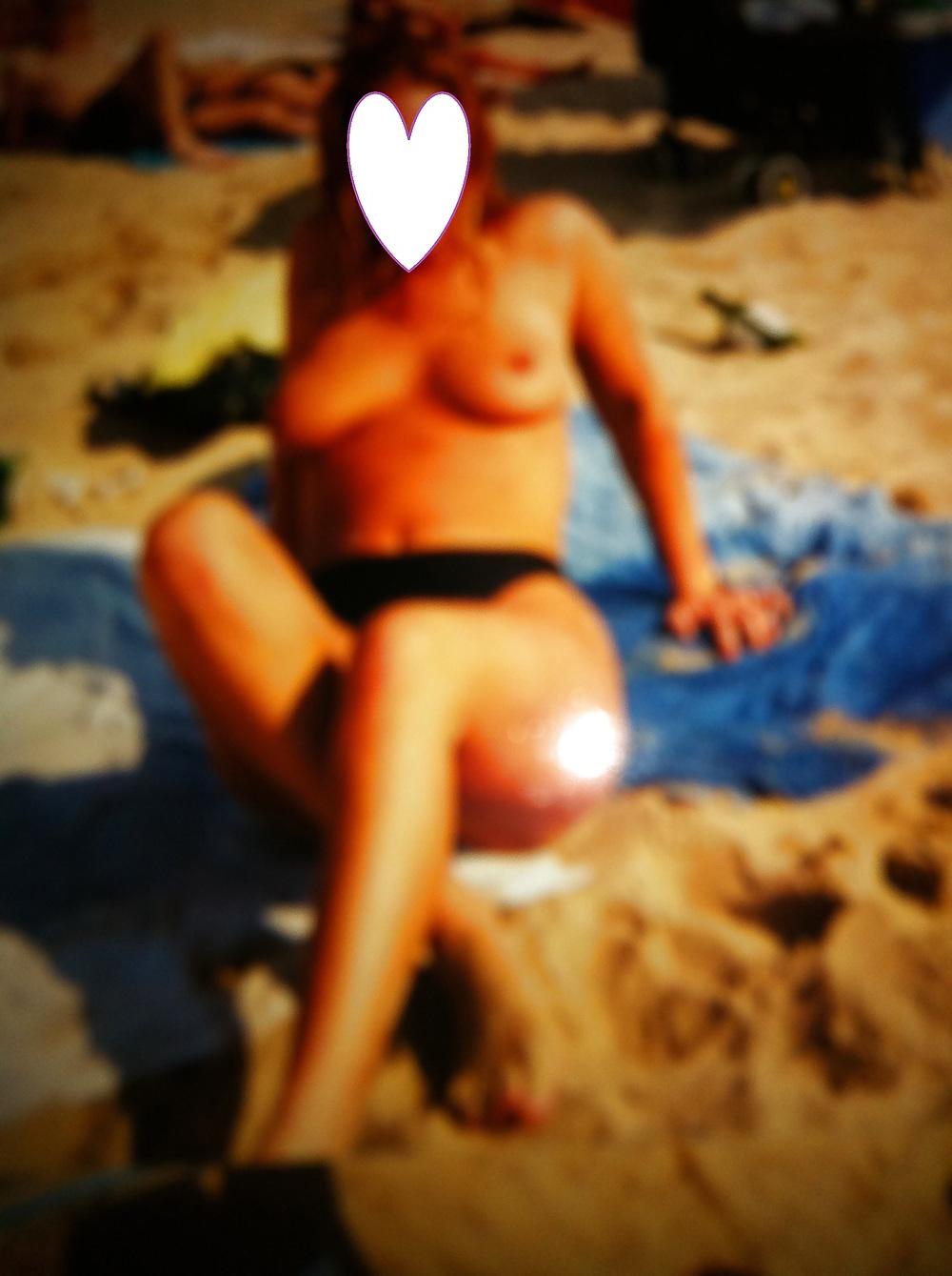 25P Horny exhib gf on beach