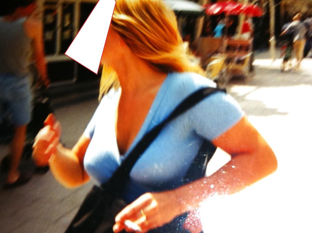 25P Horny exhib gf on beach