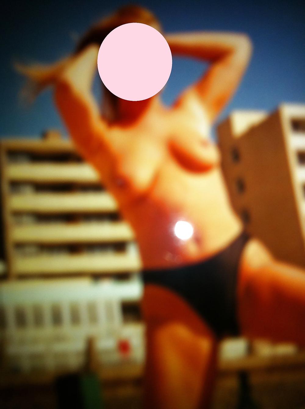 25P Horny exhib gf on beach