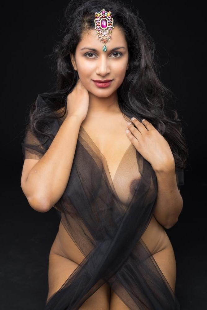 25P Busty Indian MILF